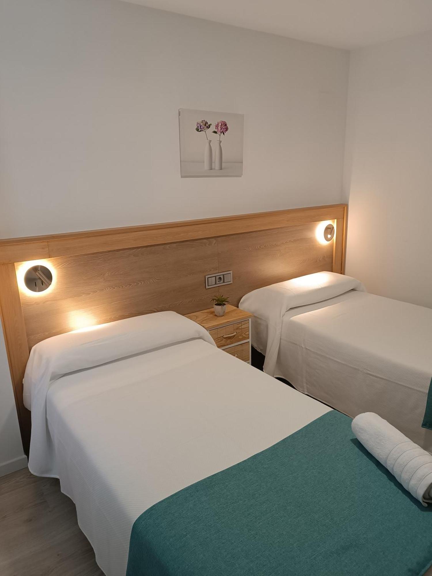 Apartamentos Turisticos Avila Puerta De San Isidro 1-4 Exterior foto