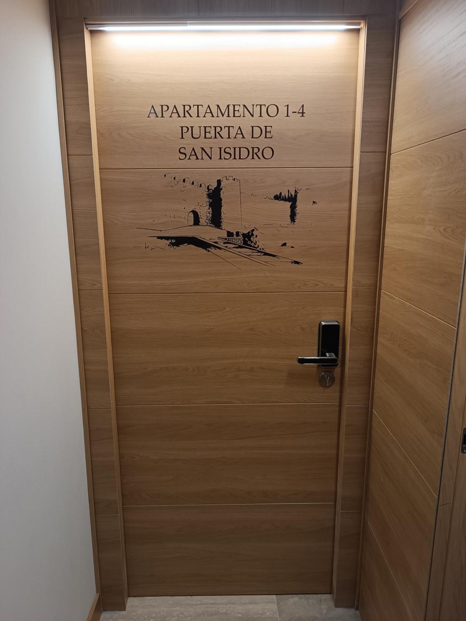 Apartamentos Turisticos Avila Puerta De San Isidro 1-4 Exterior foto