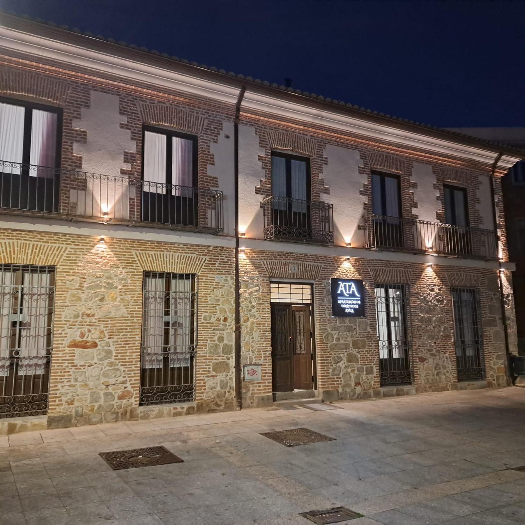 Apartamentos Turisticos Avila Puerta De San Isidro 1-4 Exterior foto